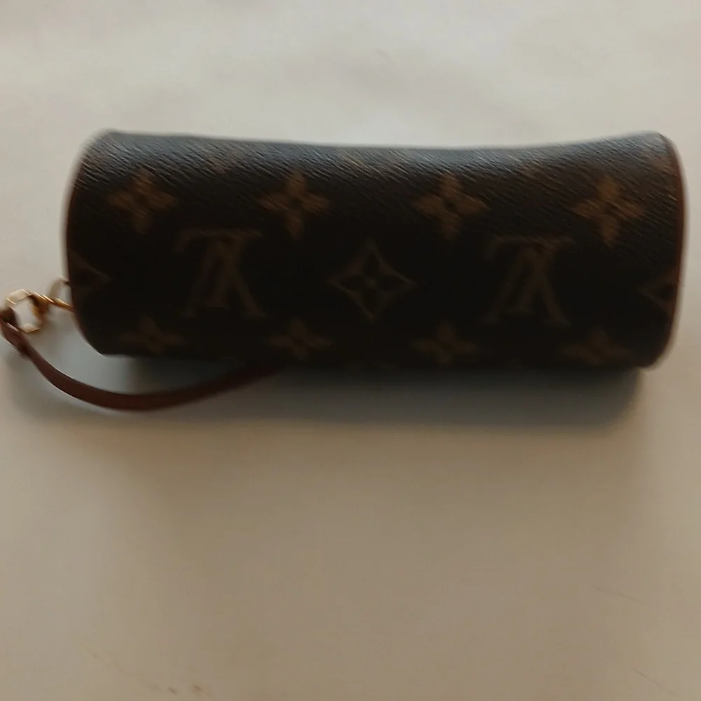 LOUIS VUITTON Pouch - Picture 5 of 7